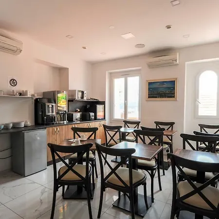 Отель Le Vauban Вильфранш-сюр-Мер