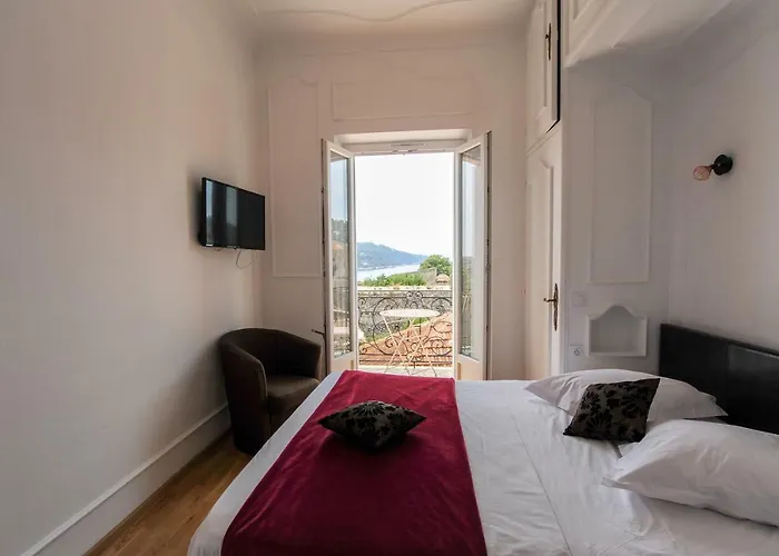 Le Vauban 3* 빌프랑슈쉬르메르